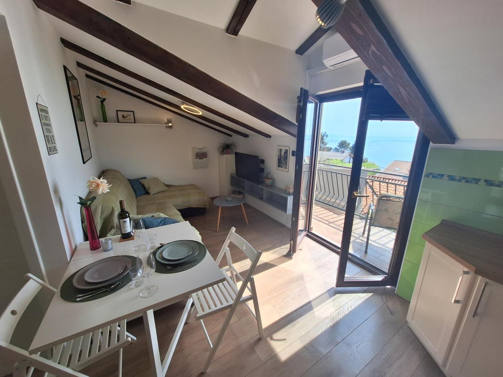 Fenix - Stunning View, Great Location & Free Parking