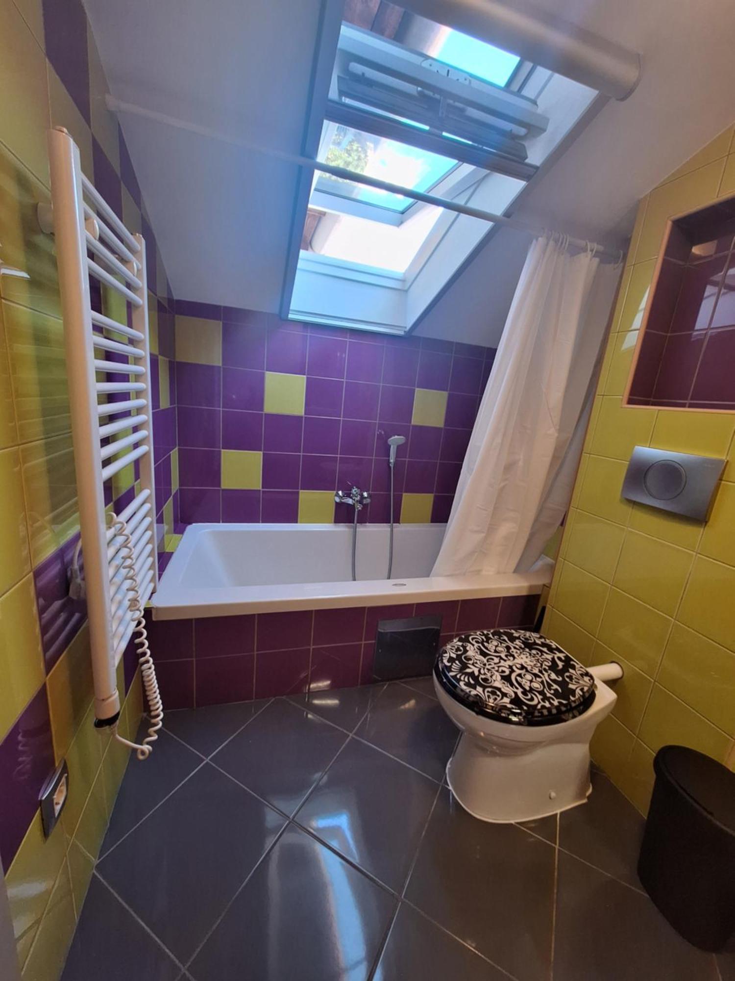 Fenix - Stunning View, Great Location & Free Parking Apartment *